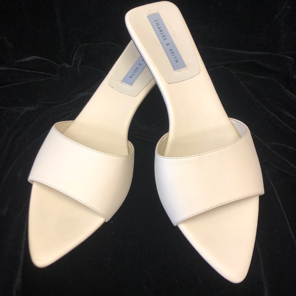 Charles & Keith Chic Minimal  Ivory Cream White Slip on Mules Size 38 US 7.5